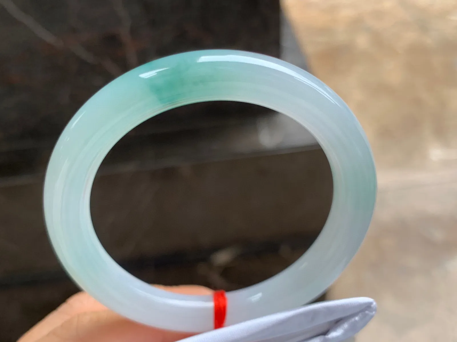 51.5-9mm
冰种飘花圆条手镯 水润清爽 小手可戴