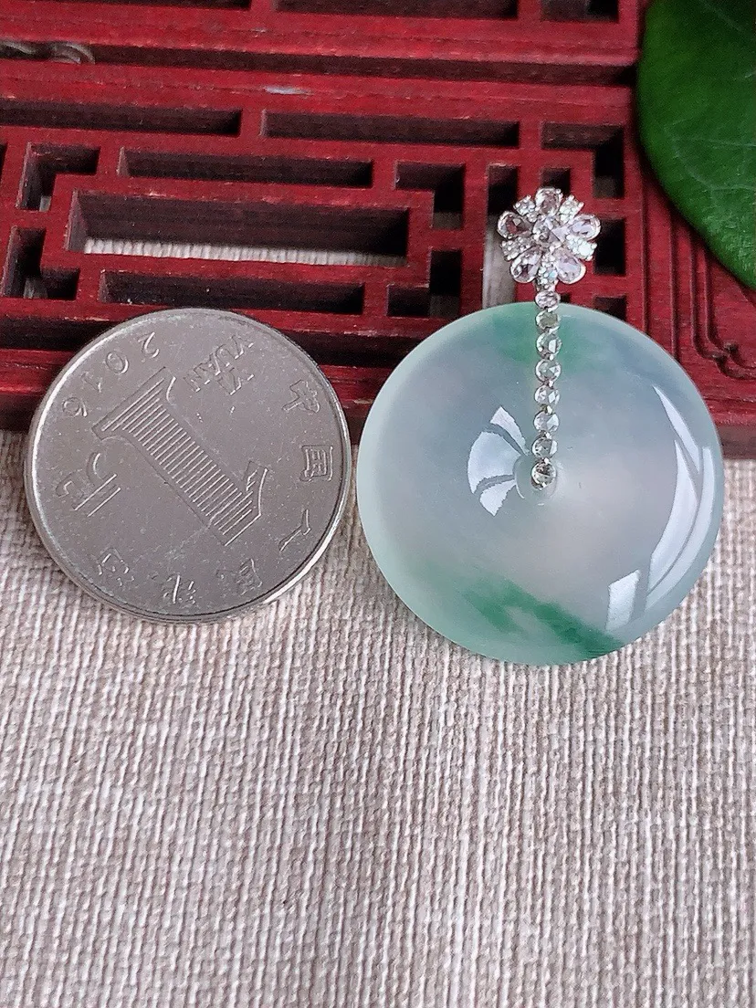a货翡翠老坑冰种18K金伴钻镶嵌飘花平安扣吊坠 尺寸36×27.3×4.8mm 重量9.15g