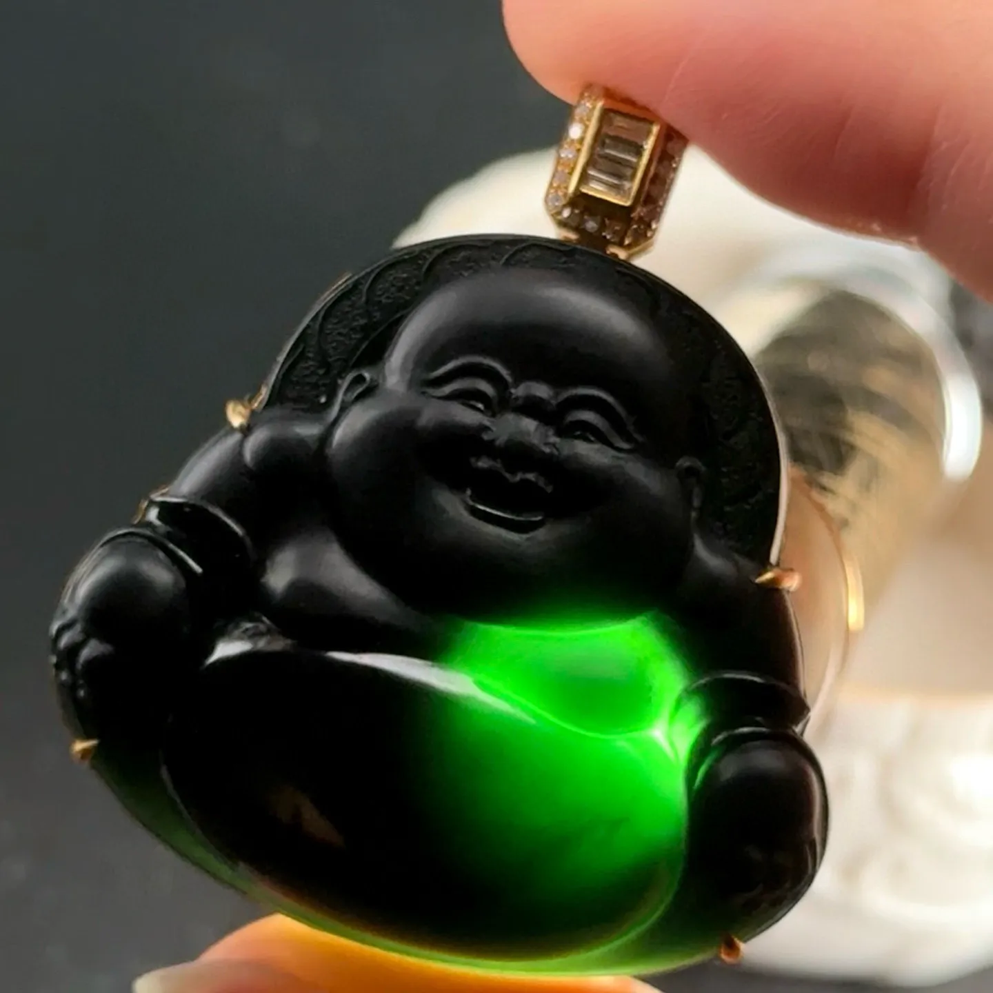 精品18k墨翠大肚佛 种好色正 黑度极好 打灯通透 油性十足 尺寸45.8
