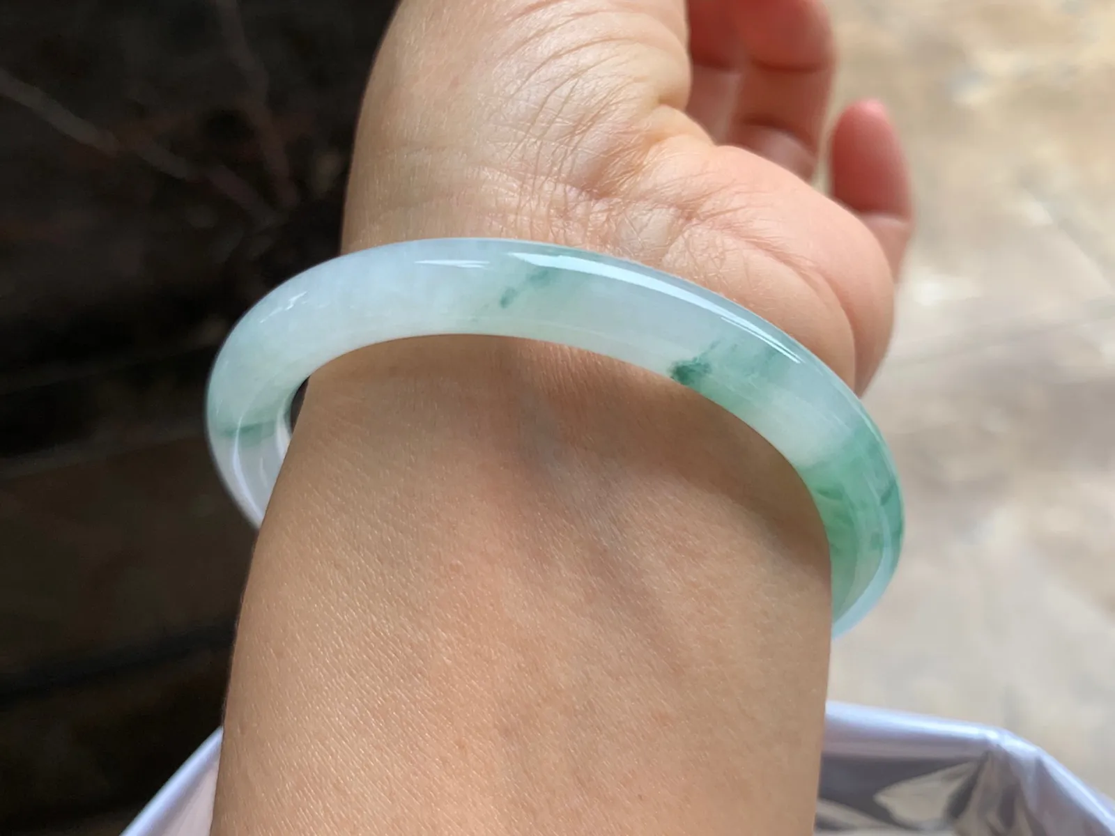 54.5-8mm
冰种绿花圆条手镯 水润清新 上手秀美
