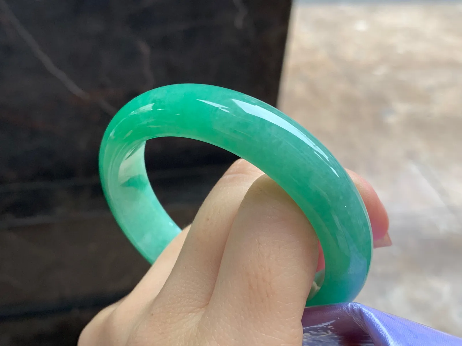 满色手镯
尺寸：54.5-13-8.6mm
整圈颜色浓郁～上手好看