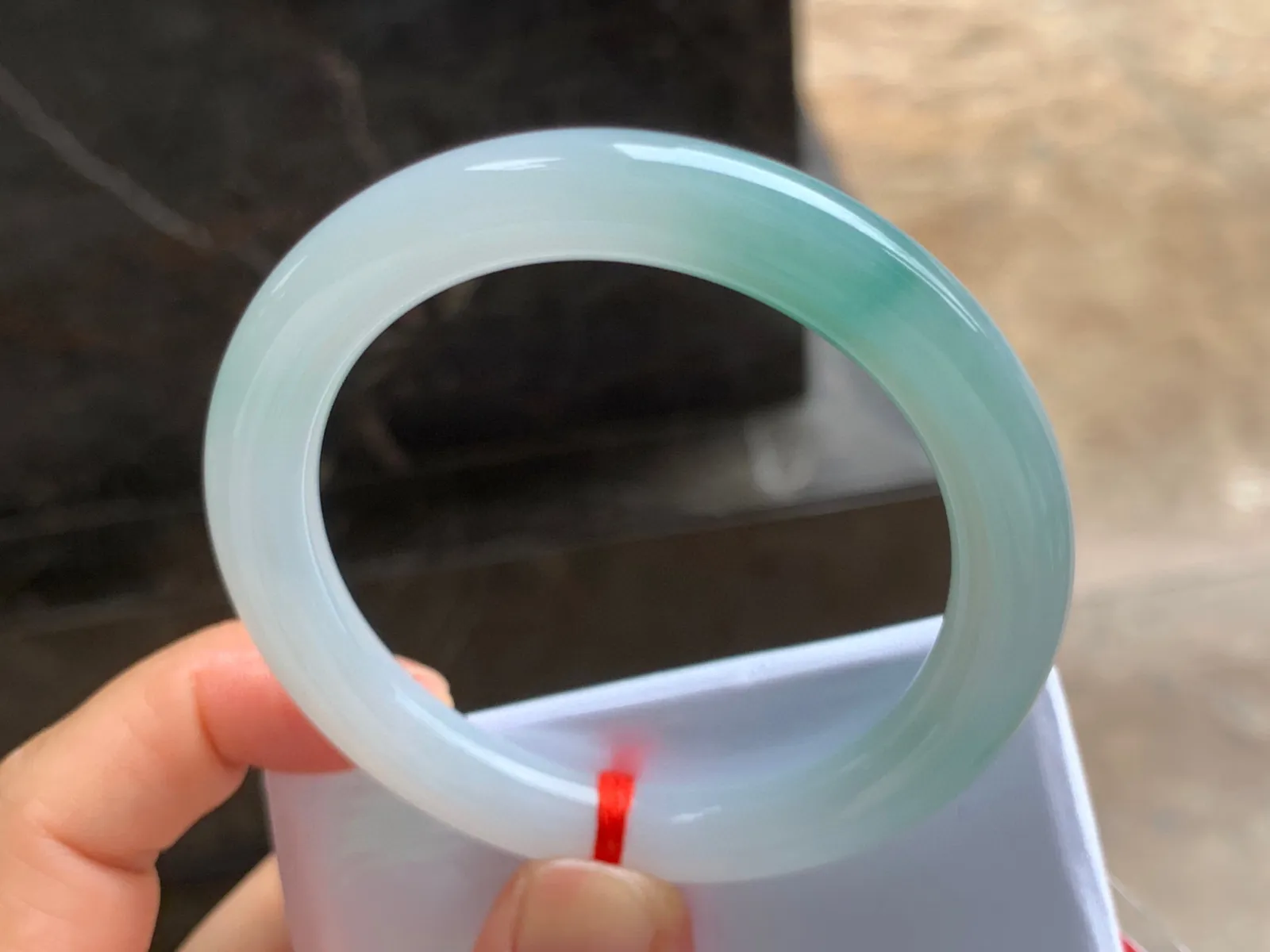 51.5-9mm
冰种飘花圆条手镯 水润清爽 小手可戴