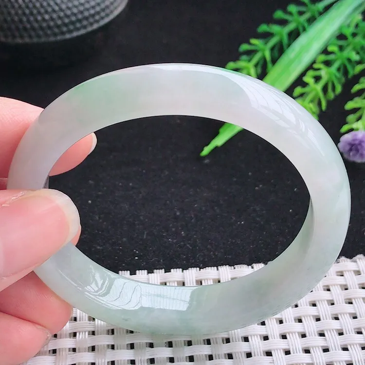 自然光52.5小圈口老坑冰胶水灵飘阳绿贵妃手镯翡翠玉镯尺寸52.5/48/11.4/7.5