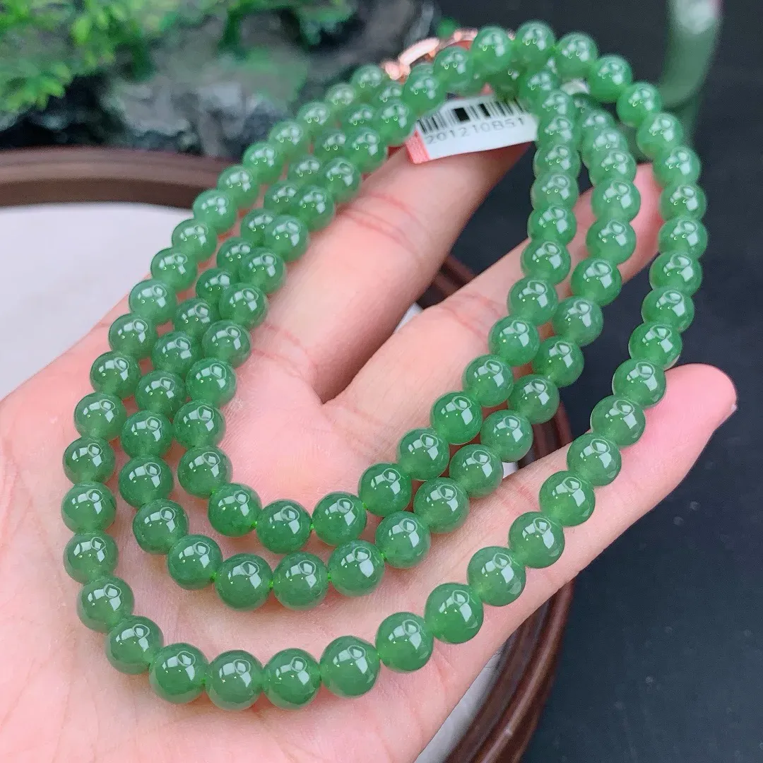缅甸天然A货翡翠满绿圆珠项链
尺寸6.5mm  重65.00g