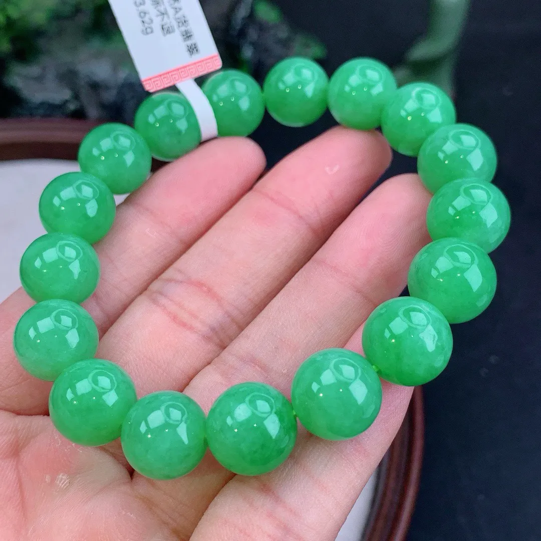 缅甸天然A货翡翠满绿圆珠手串
尺寸12.3mm   重53.62g