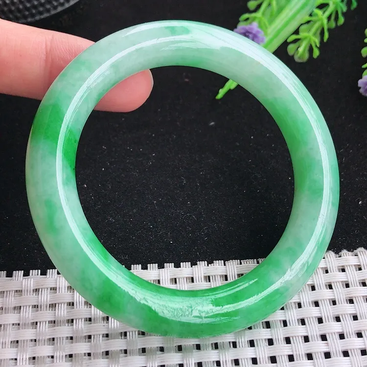 自然光54圈口老坑精美温润飘阳绿圆条手镯翡翠玉镯尺寸54/10.4