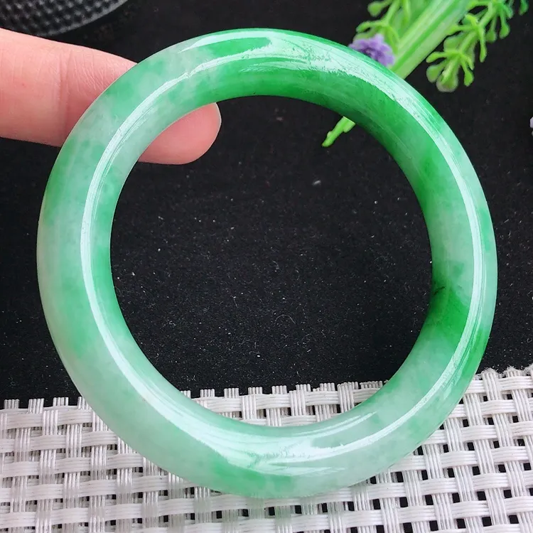 自然光54圈口老坑精美温润飘阳绿圆条手镯翡翠玉镯尺寸54/10.4