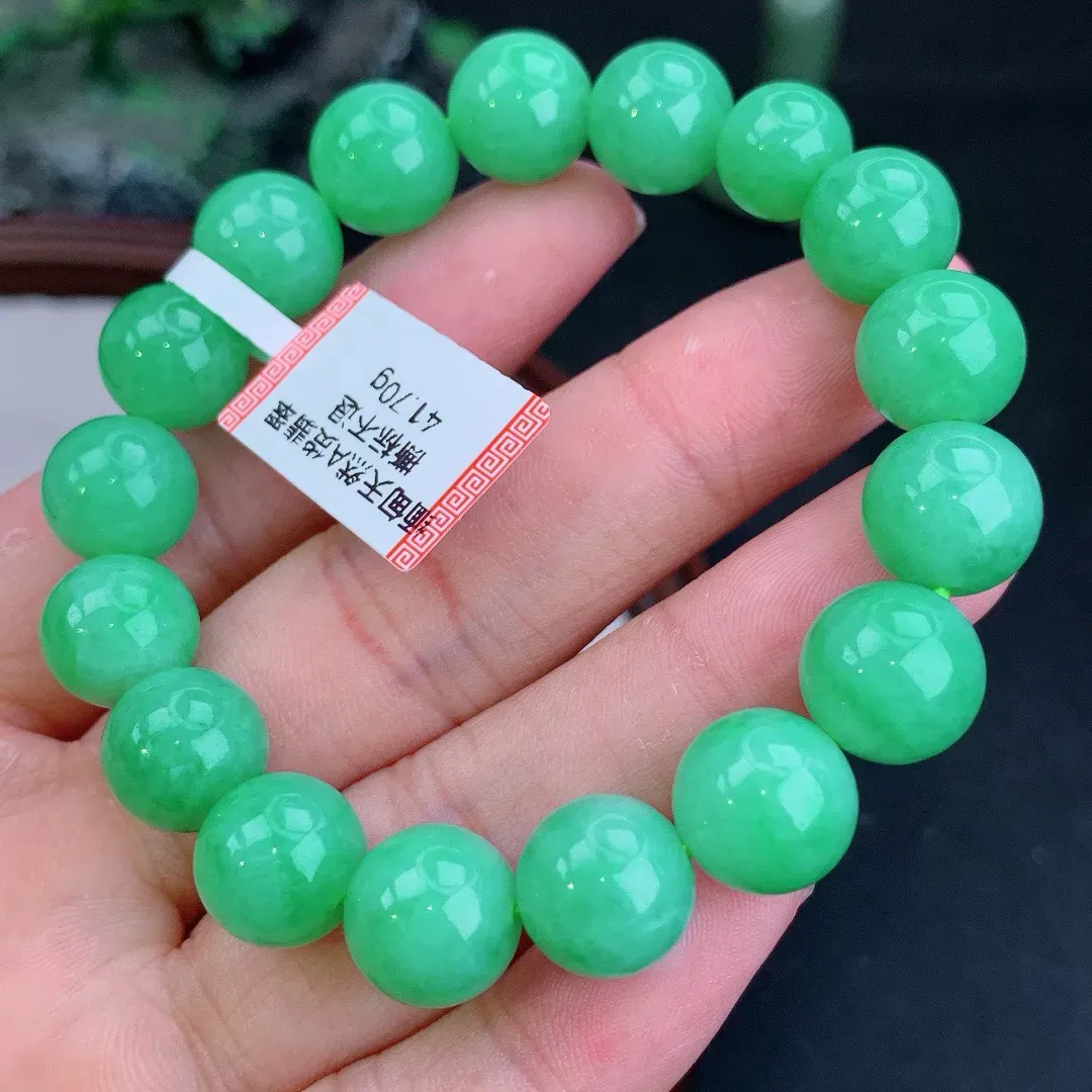 缅甸天然A货翡翠满绿圆珠手串 
尺寸11.1mm  重41.70g