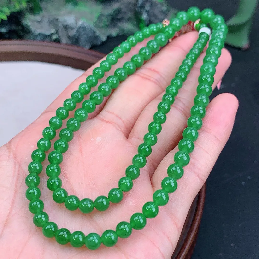 缅甸天然A货翡翠满绿圆珠项链
尺寸6.4mm   重30.87g