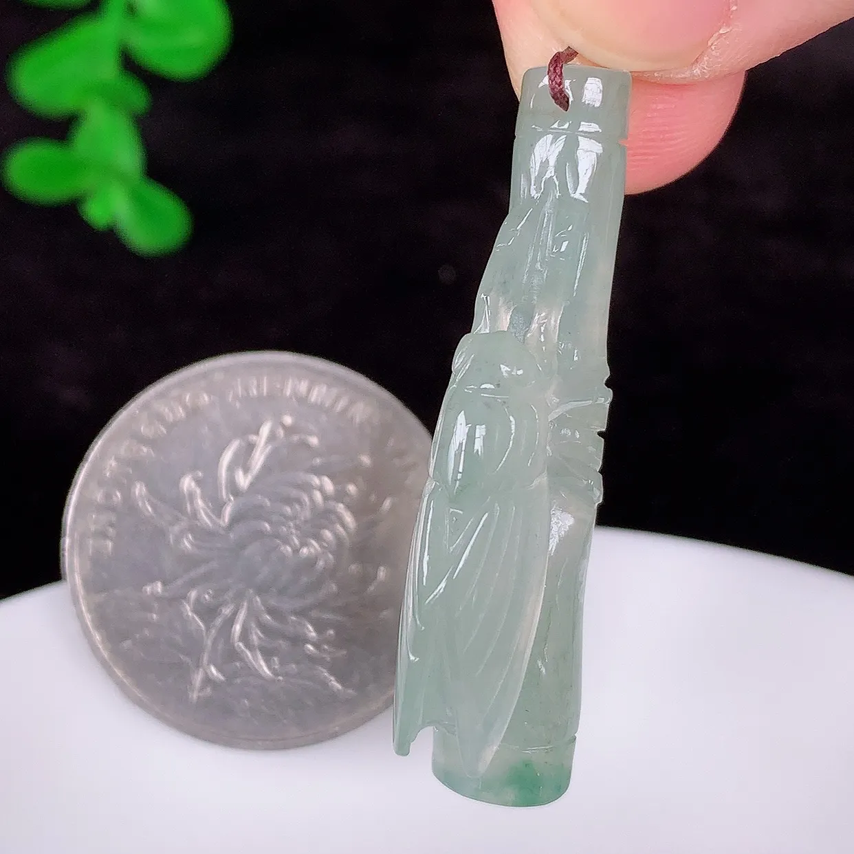 自然光实拍，冰种飘绿节节高竹节玉坠，一鸣惊人，款式时尚大方，竹节寓意好，佩戴事业，学业节节高升！#60.1