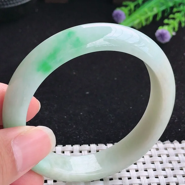 自然光55.5圈口老坑精美温润飘阳绿手镯翡翠玉镯尺寸55.5/14/8.2