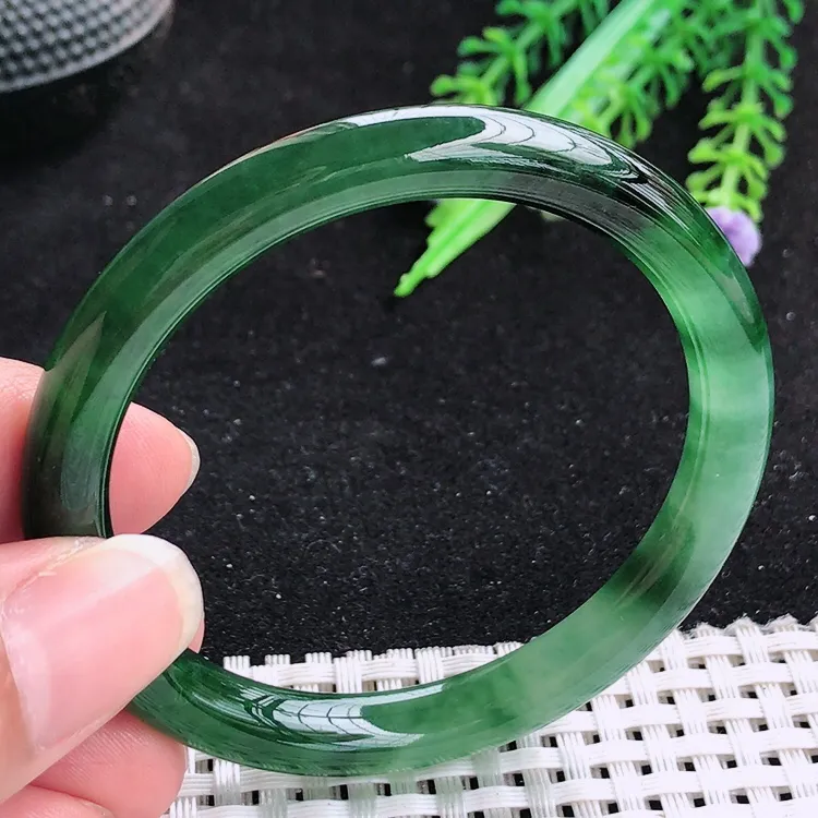 自然光52圈口老坑精美冰润起胶满绿飘花圆条手镯翡翠玉镯尺寸52/7.8/7.4