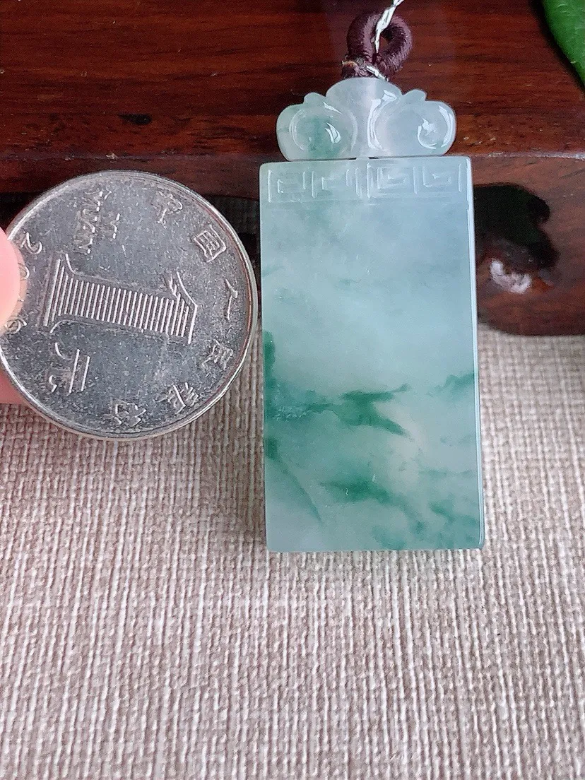 a货翡翠老坑冰种飘花无事牌吊坠 尺寸34.7×19.4×6mm 重量15.70g 0603