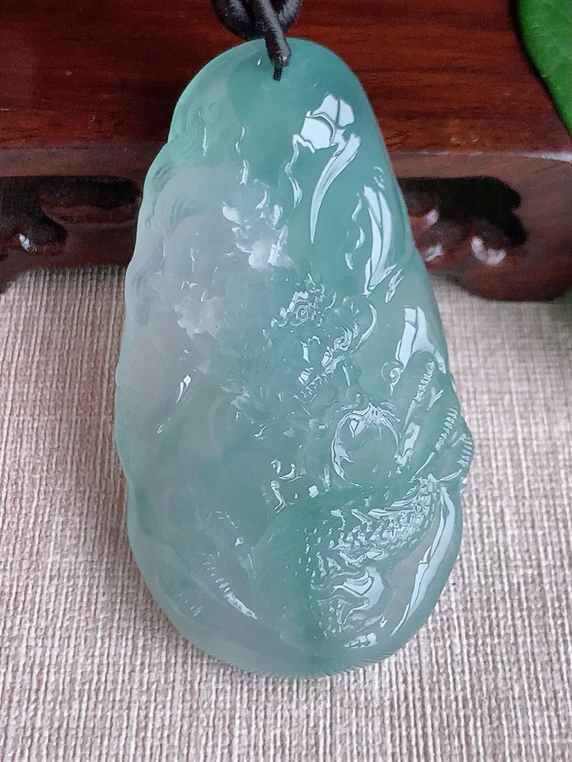 a货翡翠老坑冰种晴水龙牌吊坠 尺寸67.8×36.7×15.3mm 重量69.25g 0603