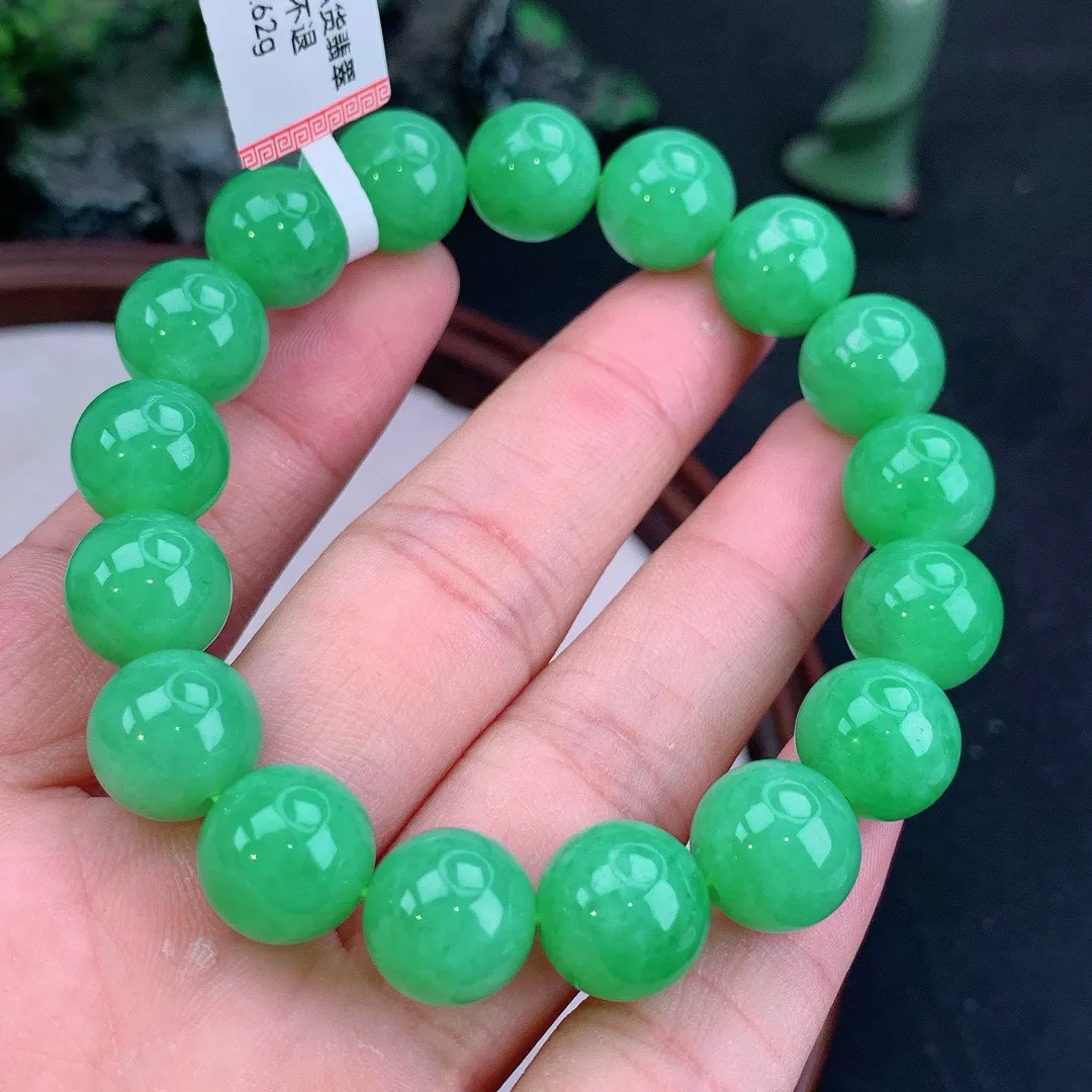 缅甸天然A货翡翠满绿圆珠手串
尺寸12.3mm   重53.62g