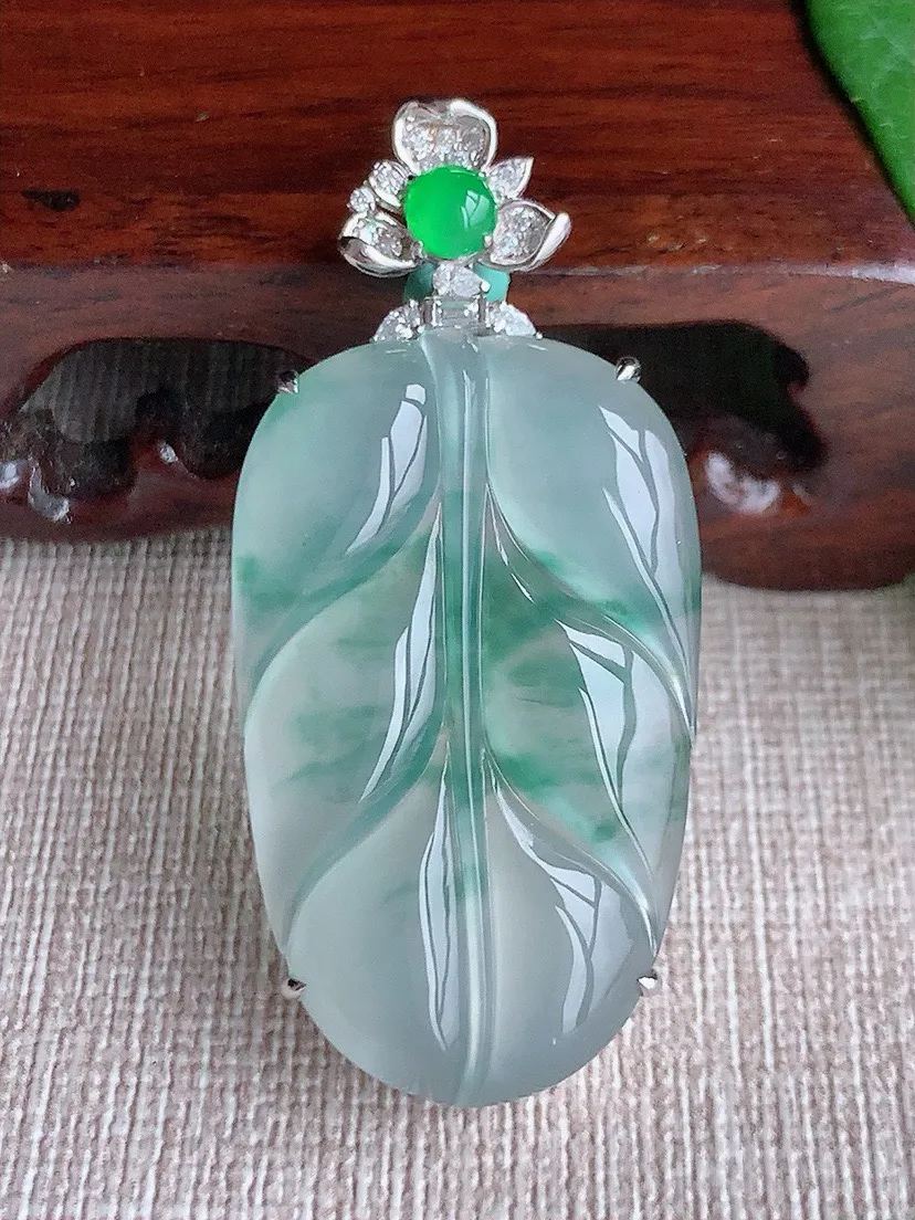 a货翡翠老坑冰种18K金伴钻镶嵌飘花叶子金枝玉叶吊坠 尺寸48.2×36×22×8mm 重量10.3