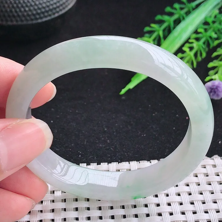 自然光52.5小圈口老坑冰胶水灵飘阳绿贵妃手镯翡翠玉镯尺寸52.5/48/11.4/7.5