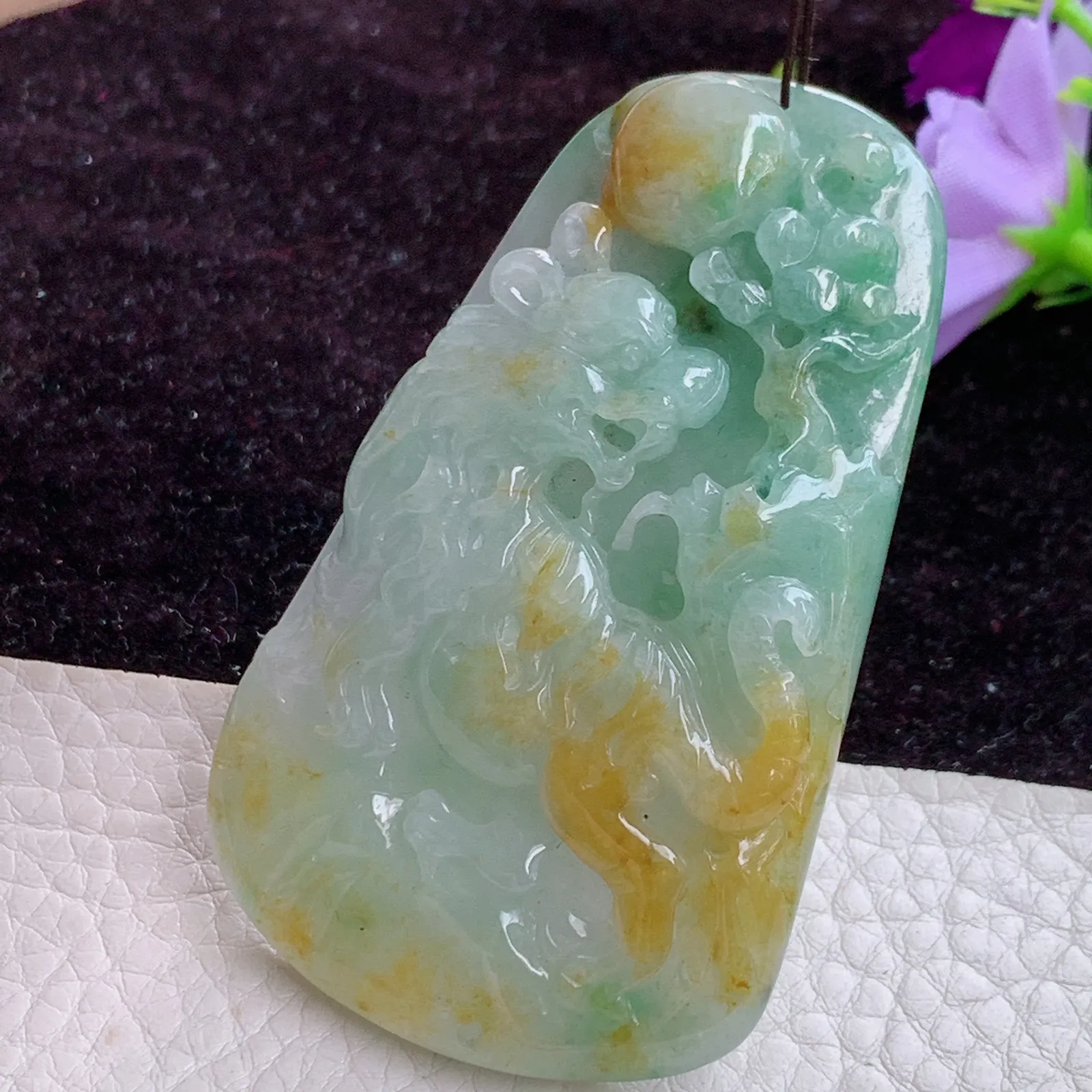 Zen实拍66.6*40*10.2缅甸翡翠精雕三彩老虎玉吊坠 生肖虎上山虎