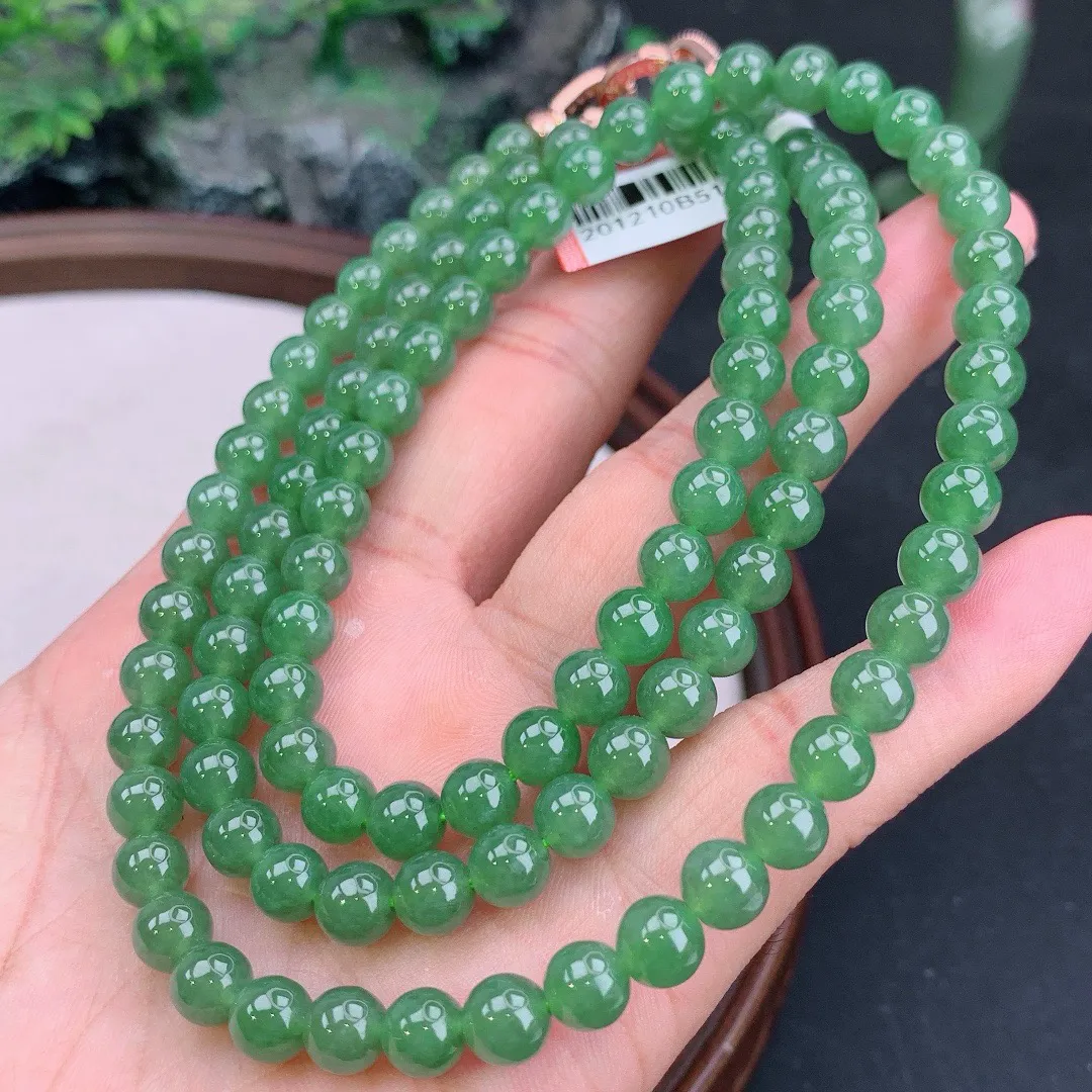 缅甸天然A货翡翠满绿圆珠项链
尺寸6.5mm  重65.00g