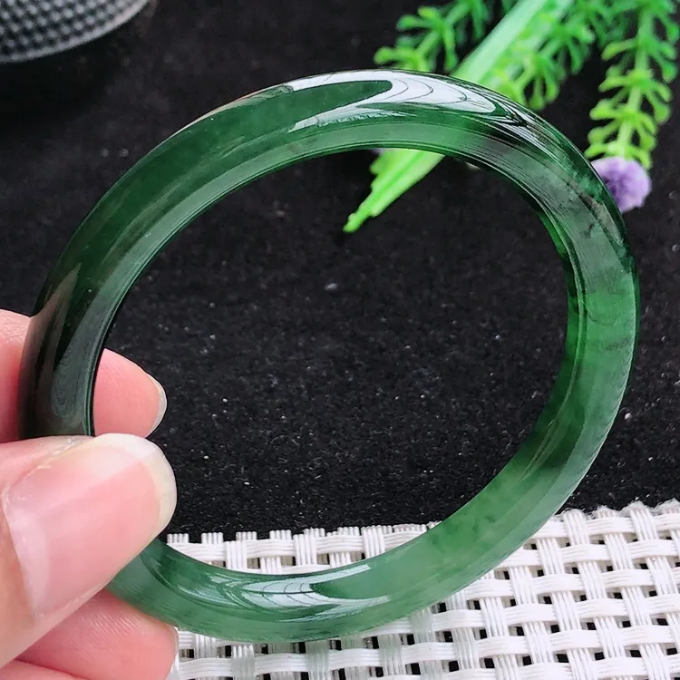 自然光52圈口老坑精美冰润起胶满绿飘花圆条手镯翡翠玉镯尺寸52/7.8/7.4