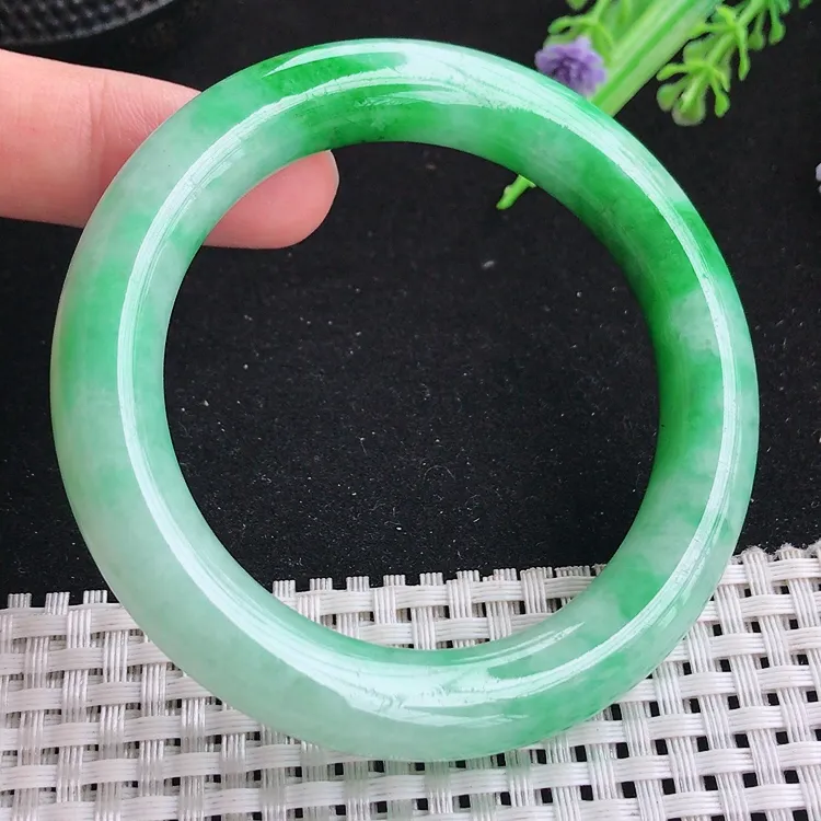 自然光54圈口老坑精美温润飘阳绿圆条手镯翡翠玉镯尺寸54/10.4