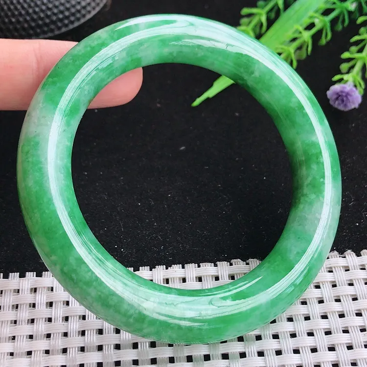 自然光56圈口老坑精美温润满绿辣阳绿圆条手镯翡翠玉镯尺寸56/12.3/11.6
