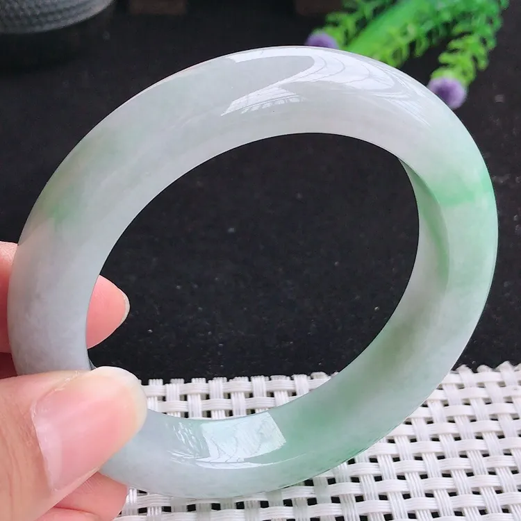 自然光58圈口老坑精美温润飘阳绿厚装手镯翡翠玉镯尺寸58/13.1/10.2