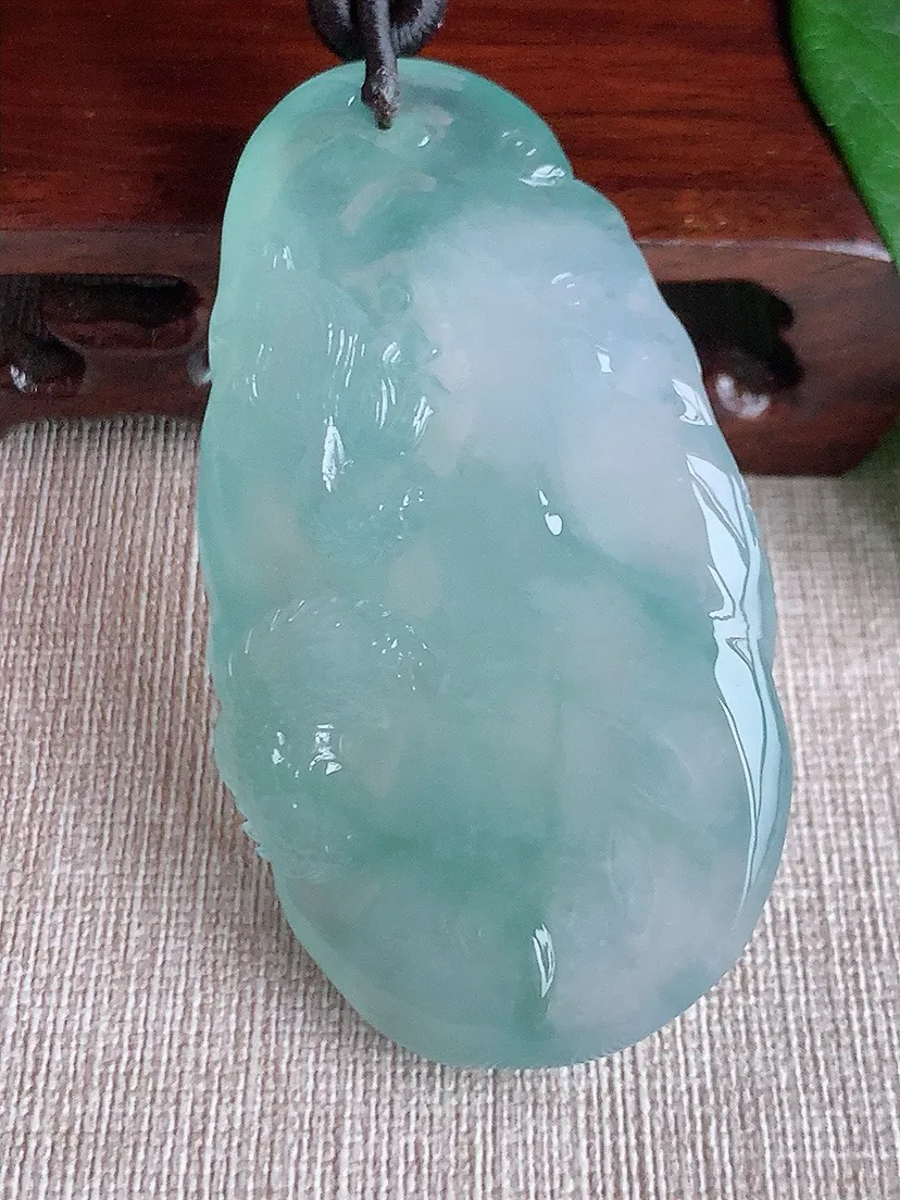 a货翡翠老坑冰种晴水龙牌吊坠 尺寸67.8×36.7×15.3mm 重量69.25g 0603