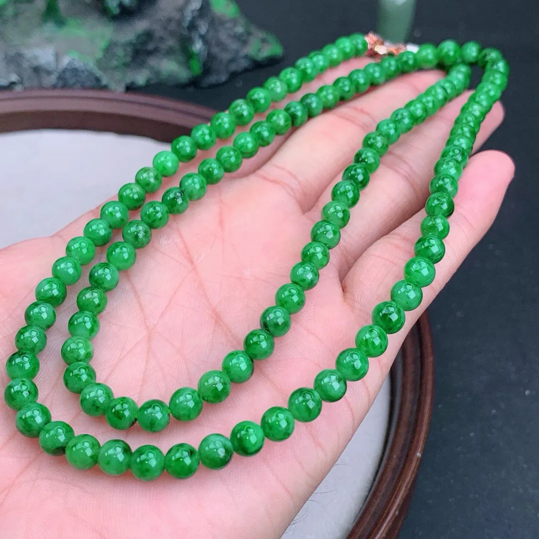 缅甸天然A货翡翠满绿圆珠项链
尺寸6mm  重41.00g
