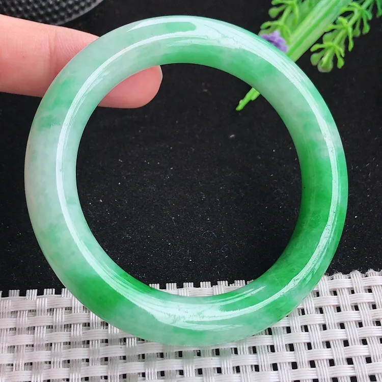 自然光54圈口老坑精美温润飘阳绿圆条手镯翡翠玉镯尺寸54/10.4