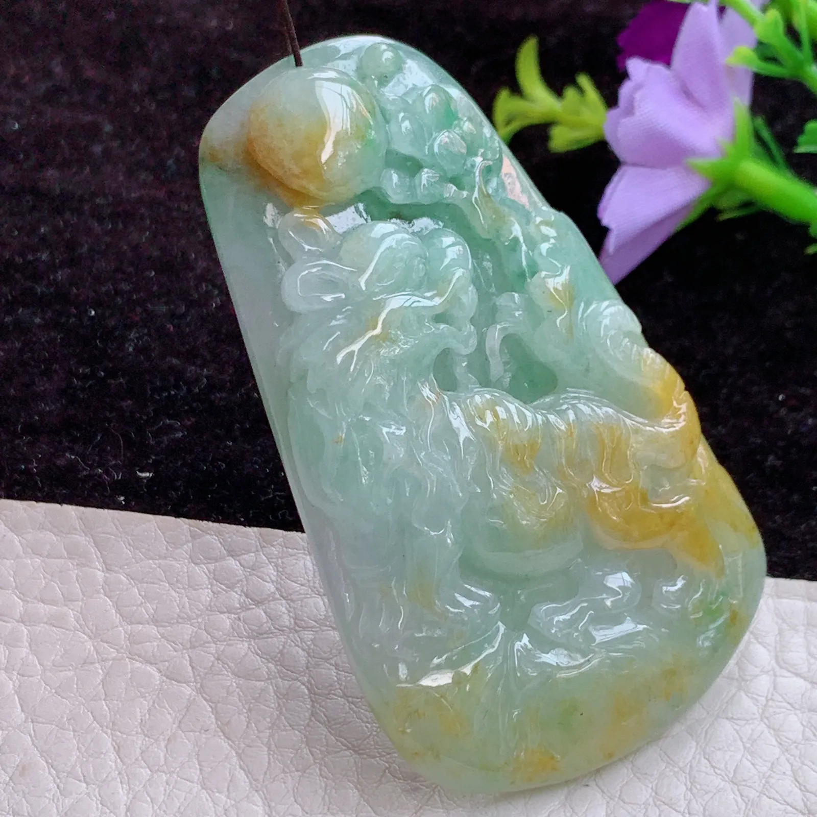 Zen实拍66.6*40*10.2缅甸翡翠精雕三彩老虎玉吊坠 生肖虎上山虎