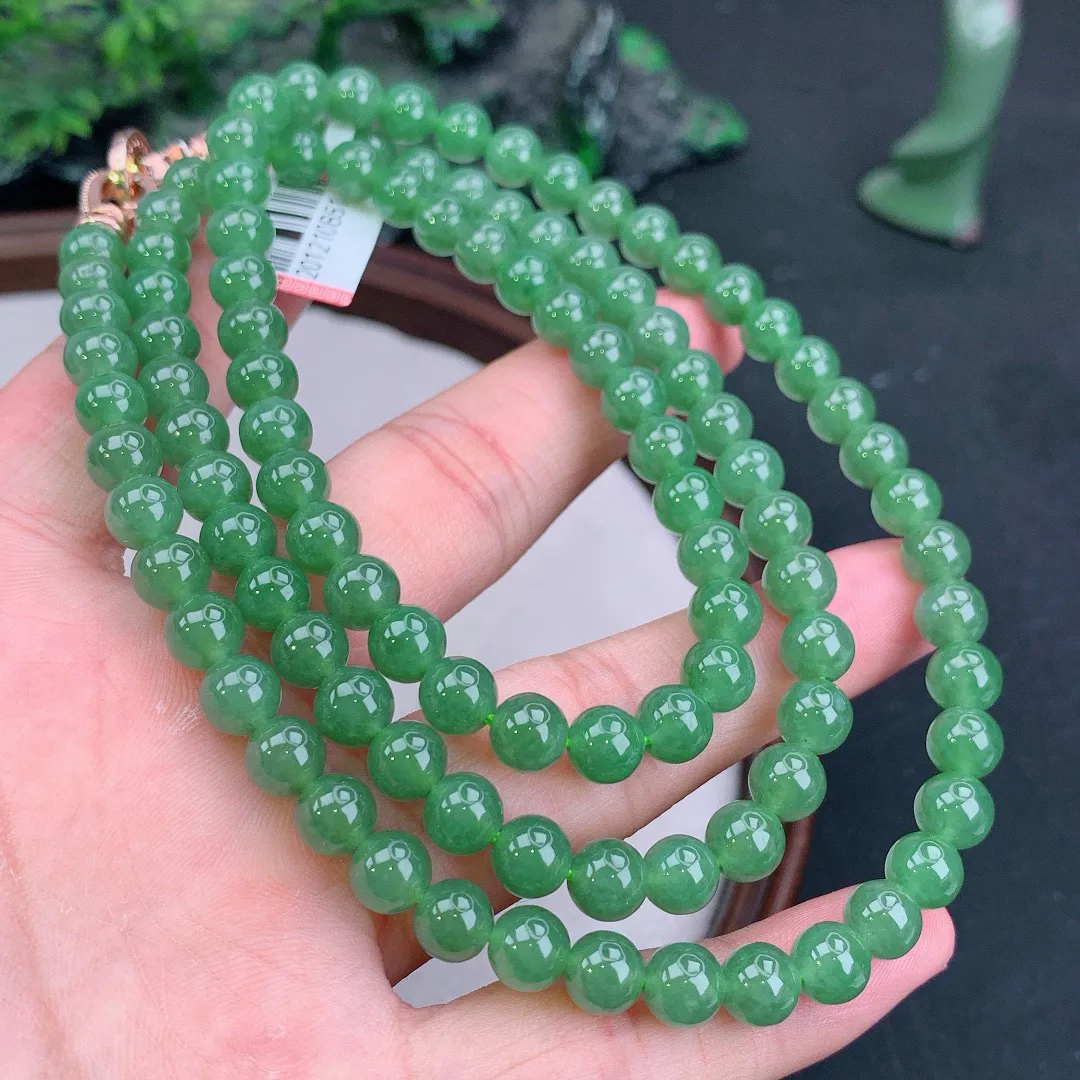 缅甸天然A货翡翠满绿圆珠项链
尺寸6.5mm  重65.00g