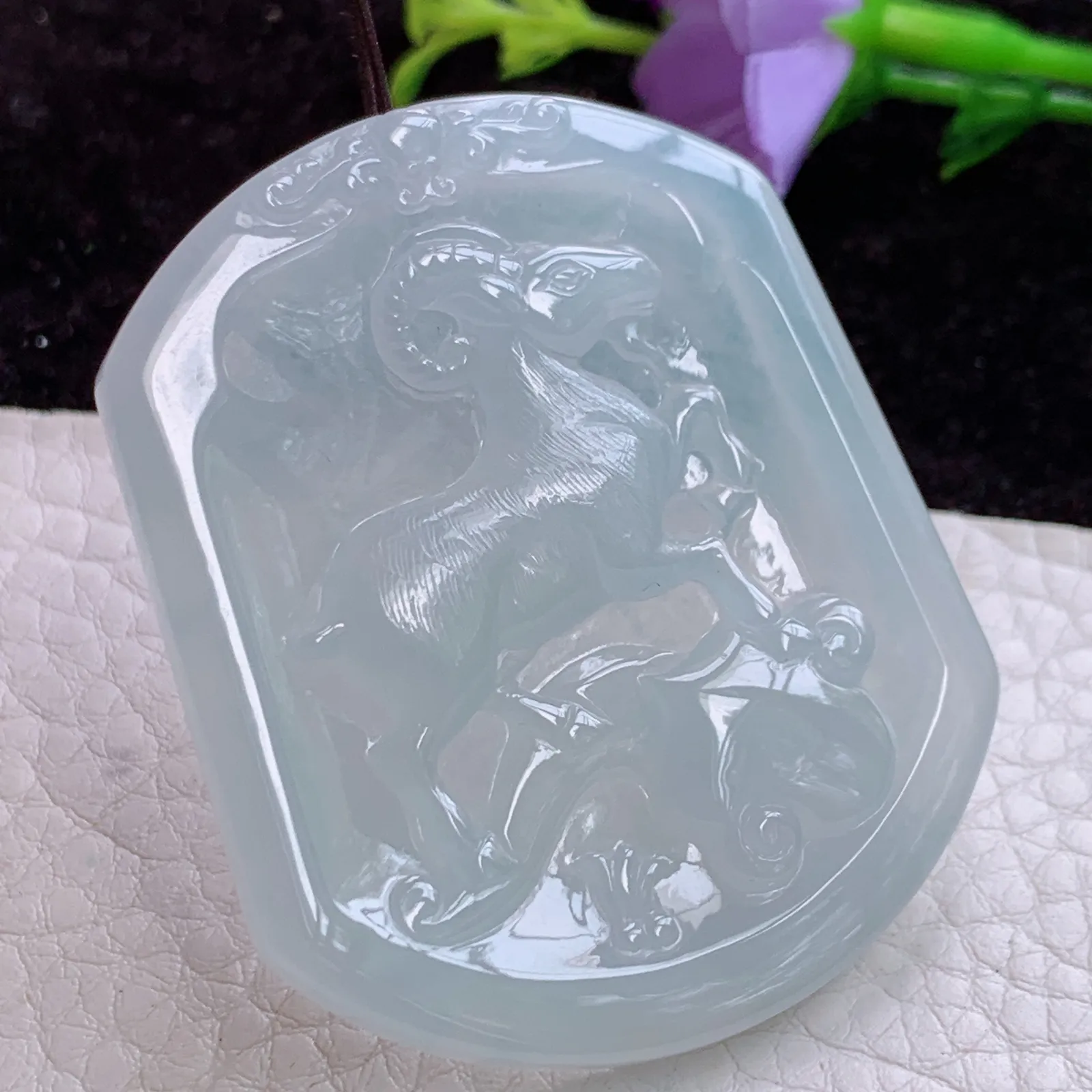 ktj实拍49.8*41.6*5.7缅甸翡翠冰胶生肖羊 洋洋得意玉吊坠 玉挂件