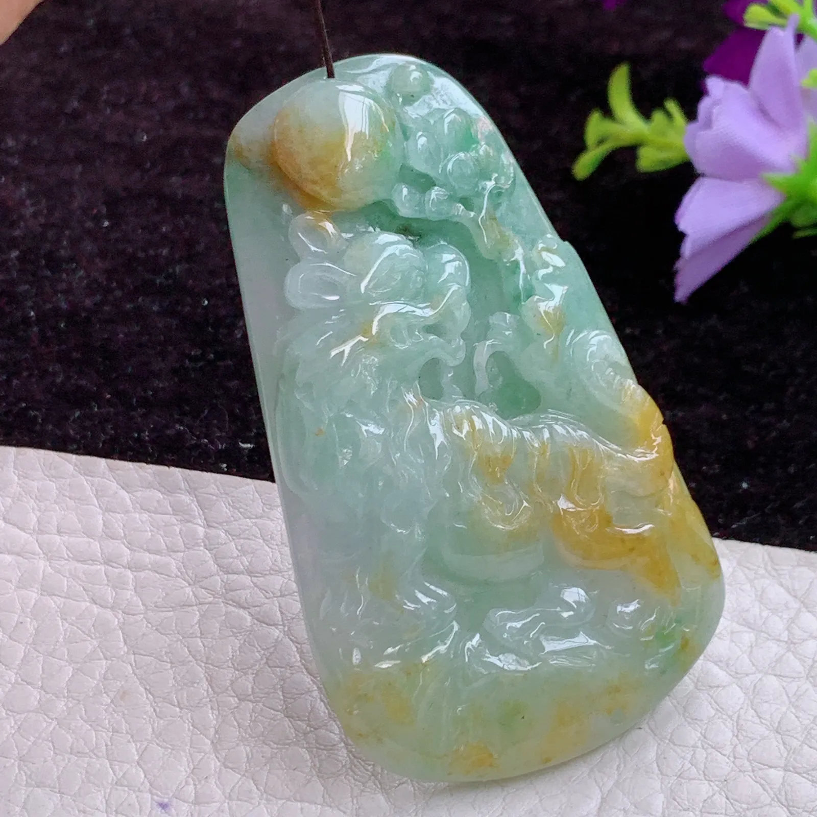 Zen实拍66.6*40*10.2缅甸翡翠精雕三彩老虎玉吊坠 生肖虎上山虎