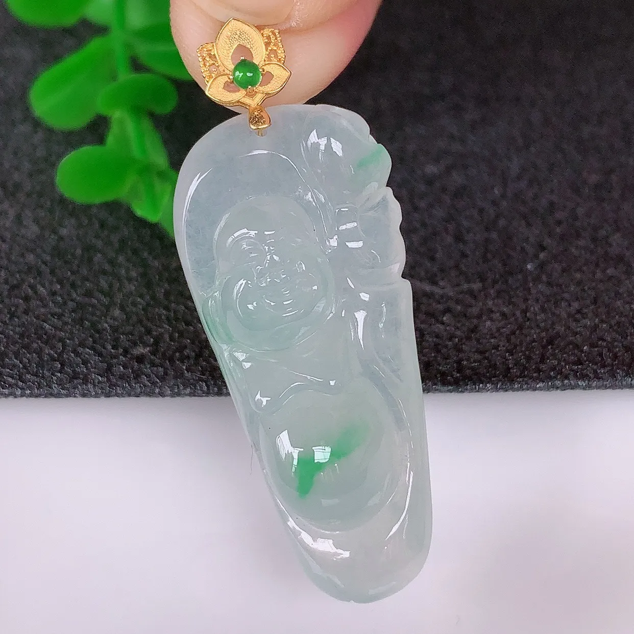 自然光实拍，18K金镶嵌冰种飘阳绿翡翠冰胶逍遥布袋佛吊坠，代代有钱，水足丰盈，盈满欢喜，配戴送礼佳品！#1.1整体41.5*裸石34.6*15.6*9