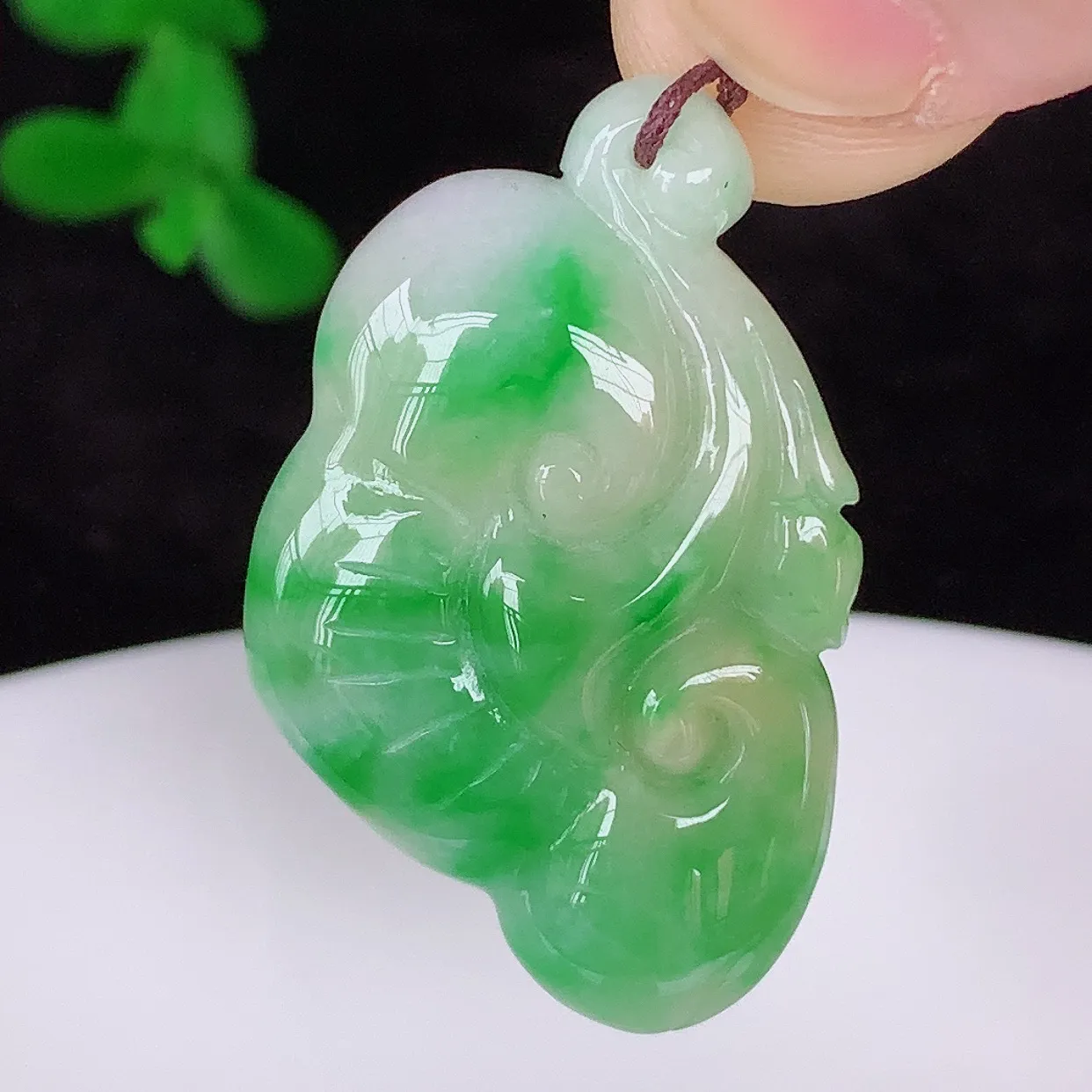 自然光实拍，冰润冰糯种双彩黄加绿飘阳绿翡翠如意吊坠，翡翠如意，上身效果非常美，饱满大气，工艺美，万事如意，如意一生 #87.1