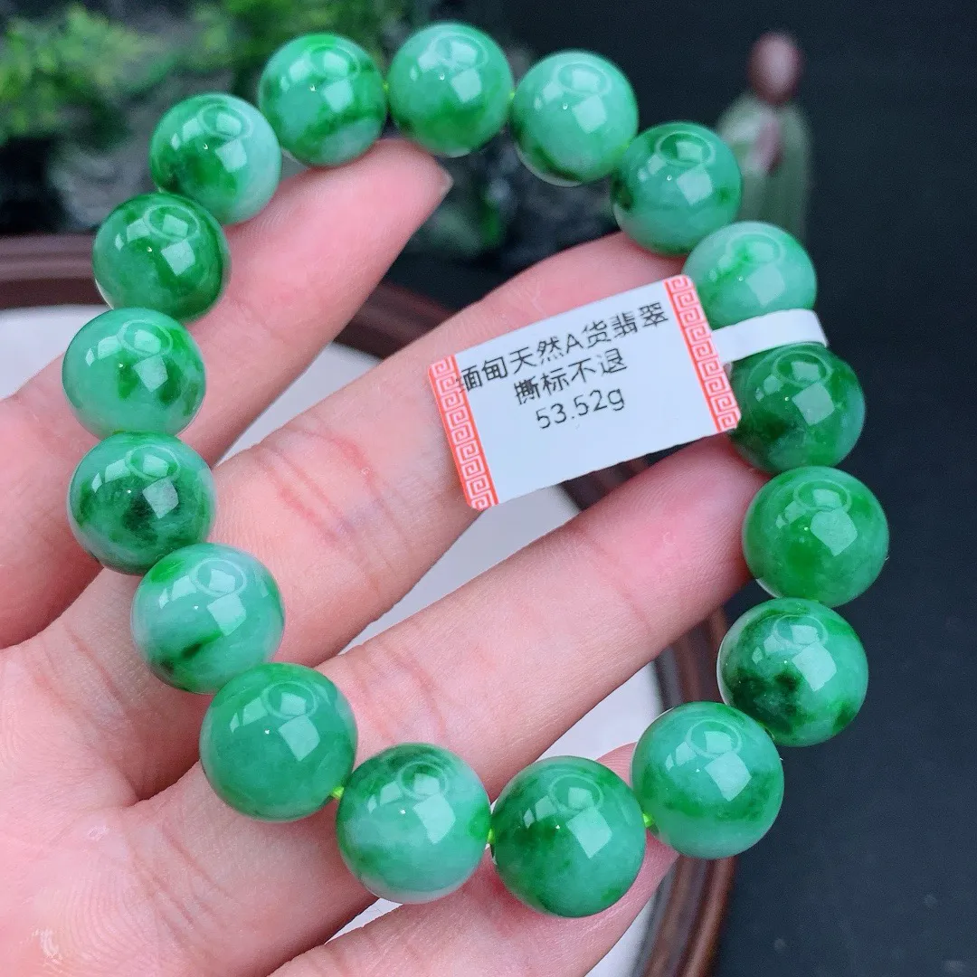 缅甸天然A货翡翠满绿圆珠手串
尺寸12mm  重53.52g