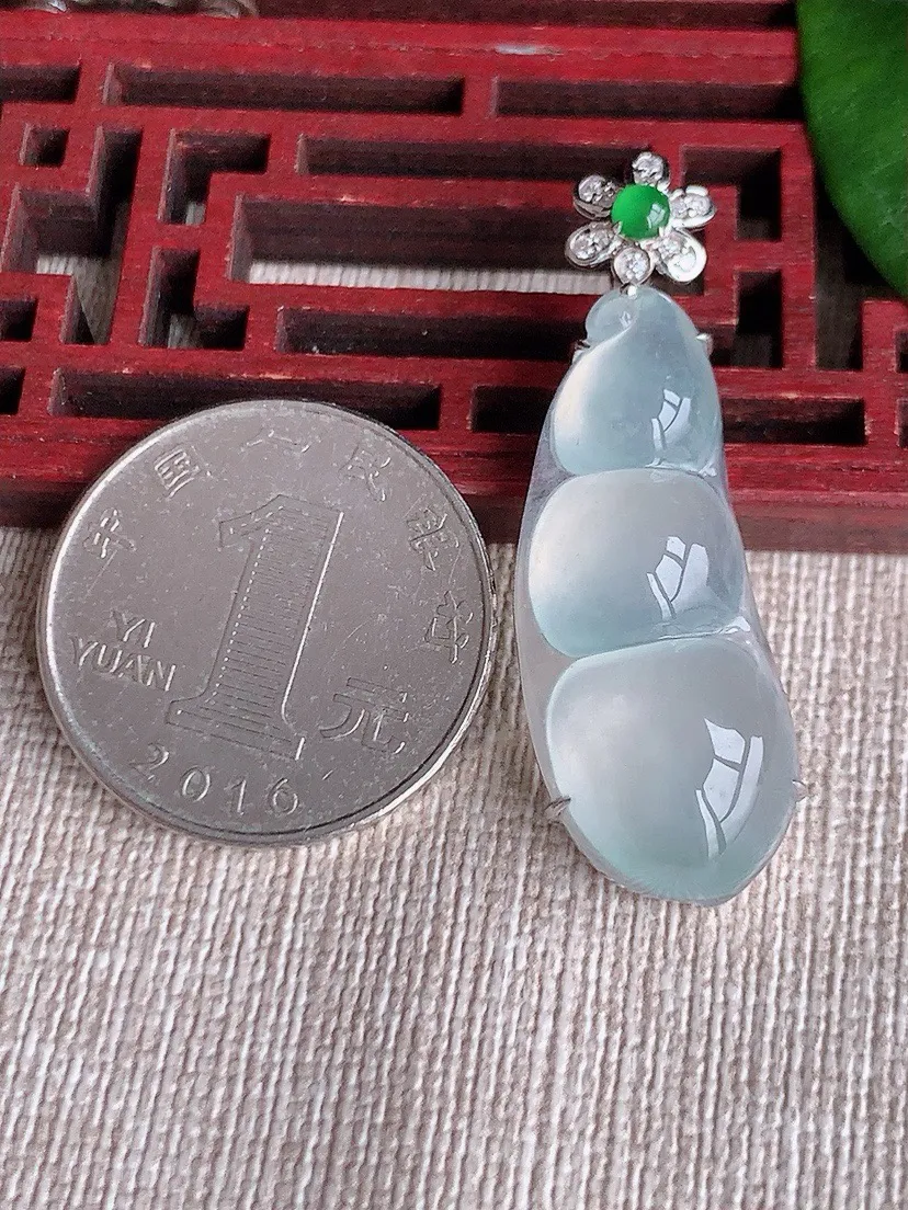 a货翡翠老坑冰种18K金伴钻镶嵌白月光四季豆福豆平安豆吊坠 尺寸41.6×32.8×13.2×8.4mm 重量5.59g 0603