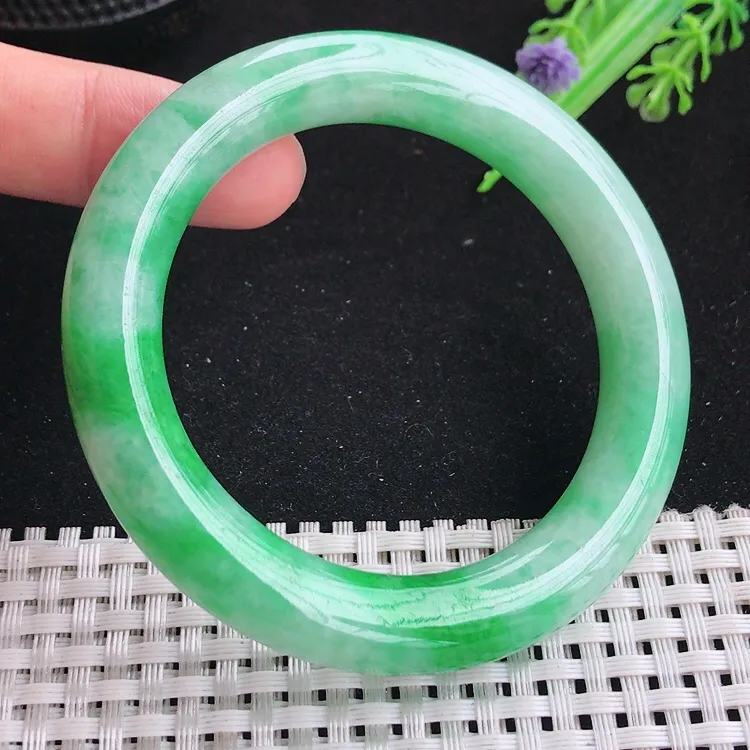 自然光54圈口老坑精美温润飘阳绿圆条手镯翡翠玉镯尺寸54/10.4