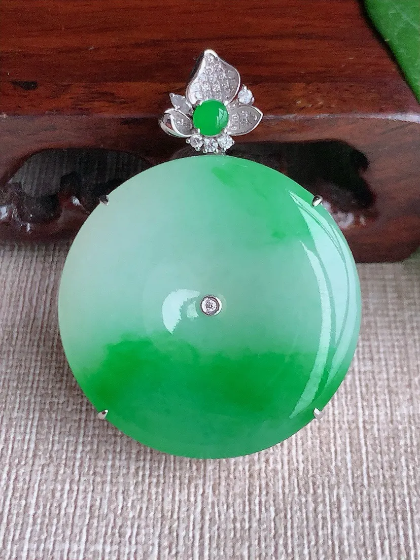 a货翡翠老坑冰种18K金伴钻镶嵌飘阳绿平安扣吊坠 尺寸43×32×9.2mm 重量18.50g 06