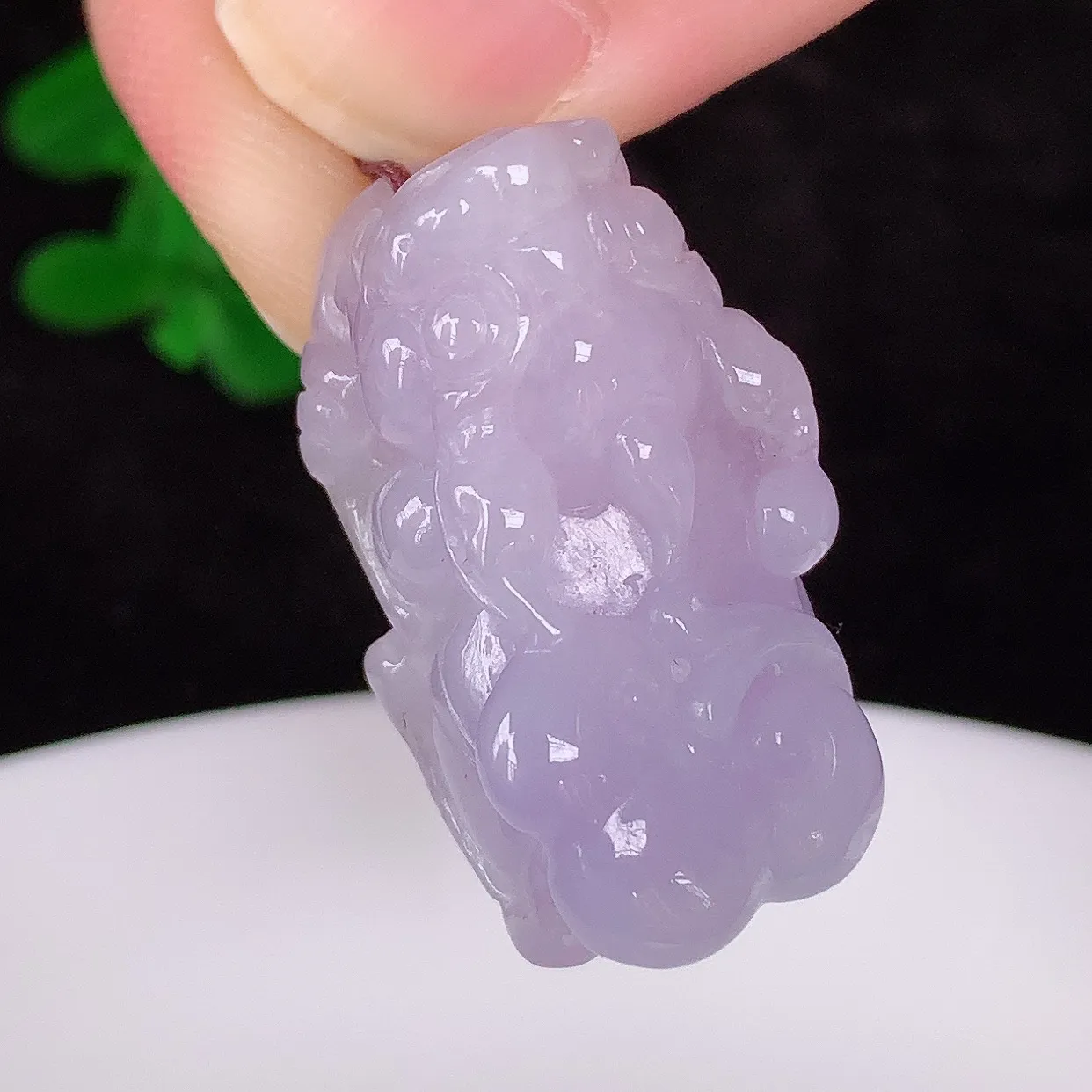 自然光实拍，冰润冰糯种紫罗兰翡翠招财貔貅吊坠，民间有“一摸貔貅运程旺盛，再摸貔貅财运滚滚，三摸貔貅平步青云 ”的美好祝愿。#57.1