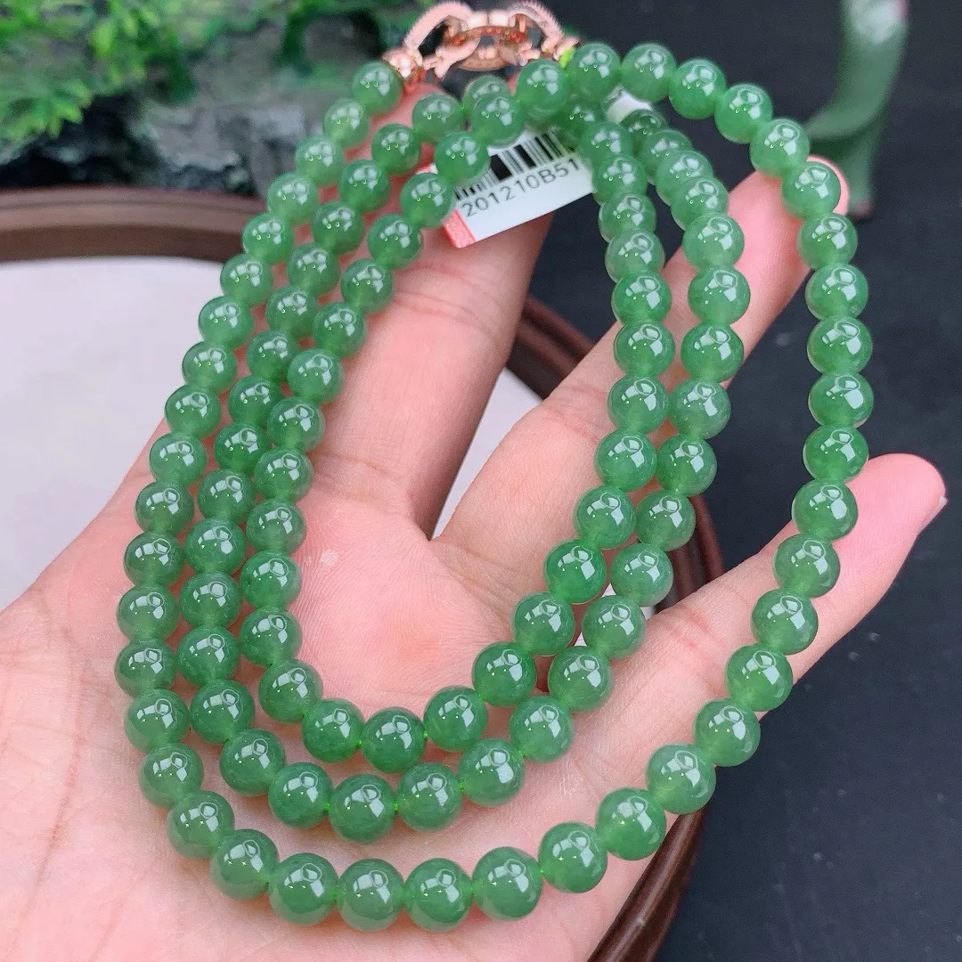 缅甸天然A货翡翠满绿圆珠项链
尺寸6.5mm  重65.00g