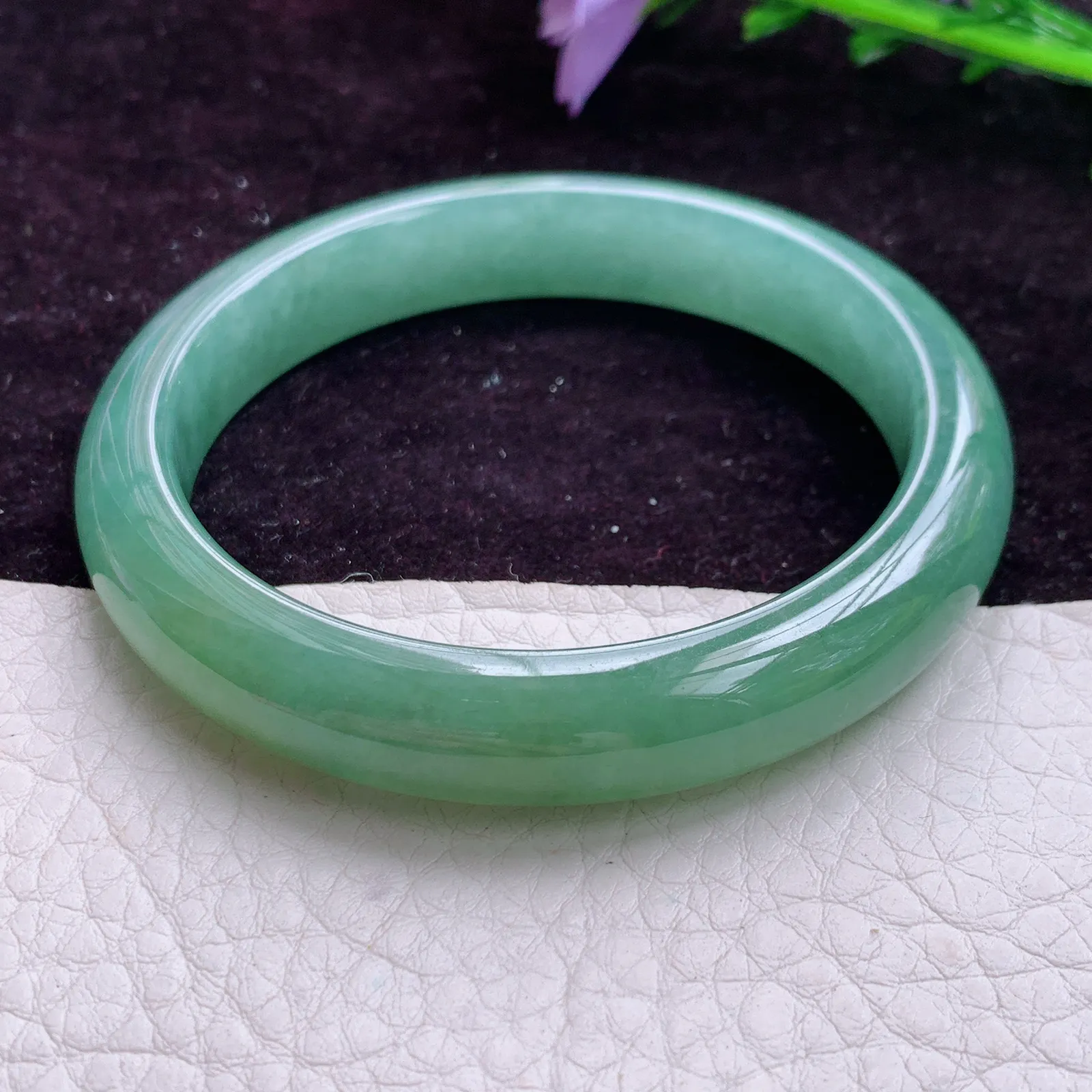 n实拍 54*10.6*7.7缅甸翡翠黄加绿时尚百搭正圈玉手镯 美人镯