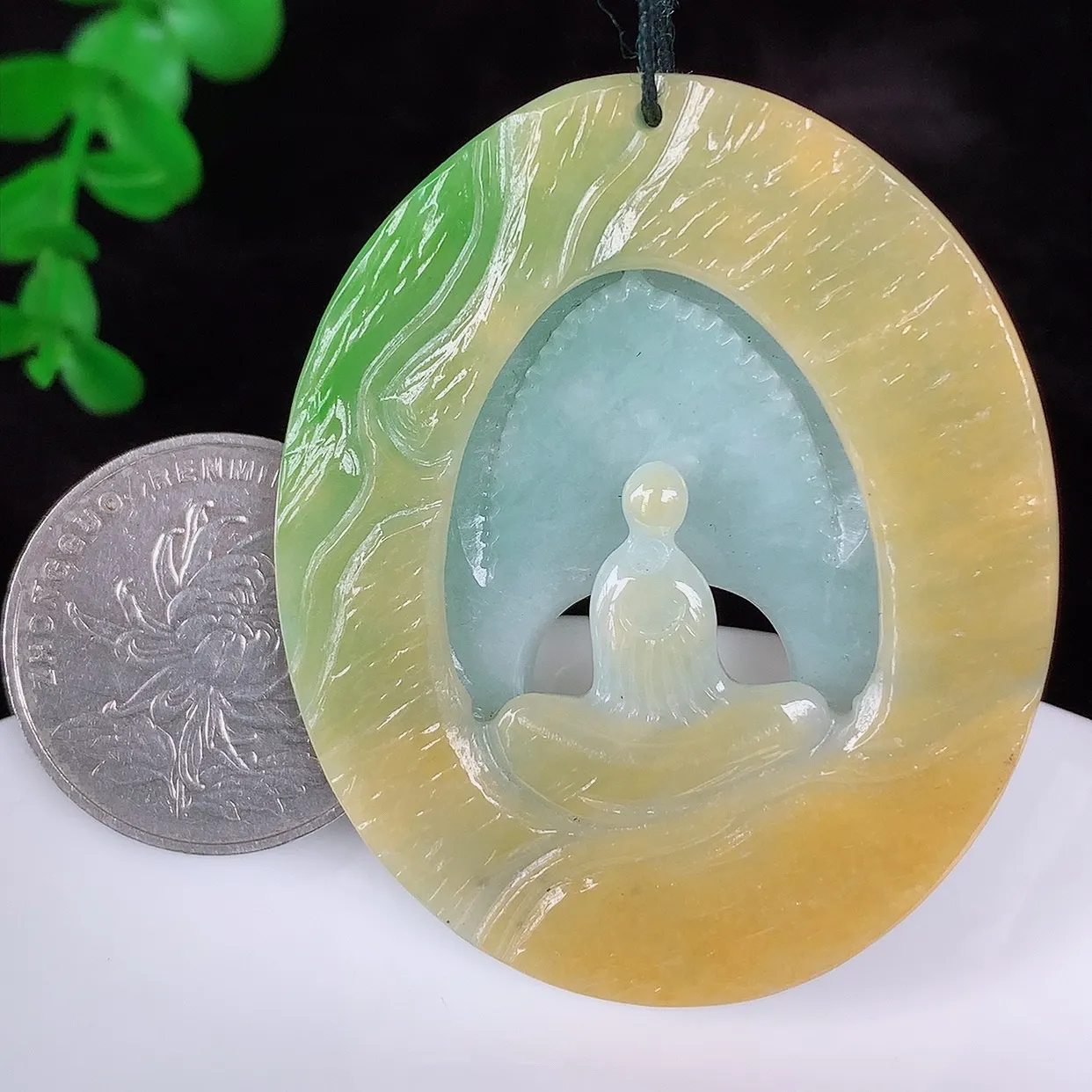 自然光实拍，冰润冰糯种双彩黄加绿翡翠悟道吊坠，翡翠悟道寓意“祥和，安宁，吉祥，幸福”，佩戴效果优雅迷人，性价比超高！#60.1