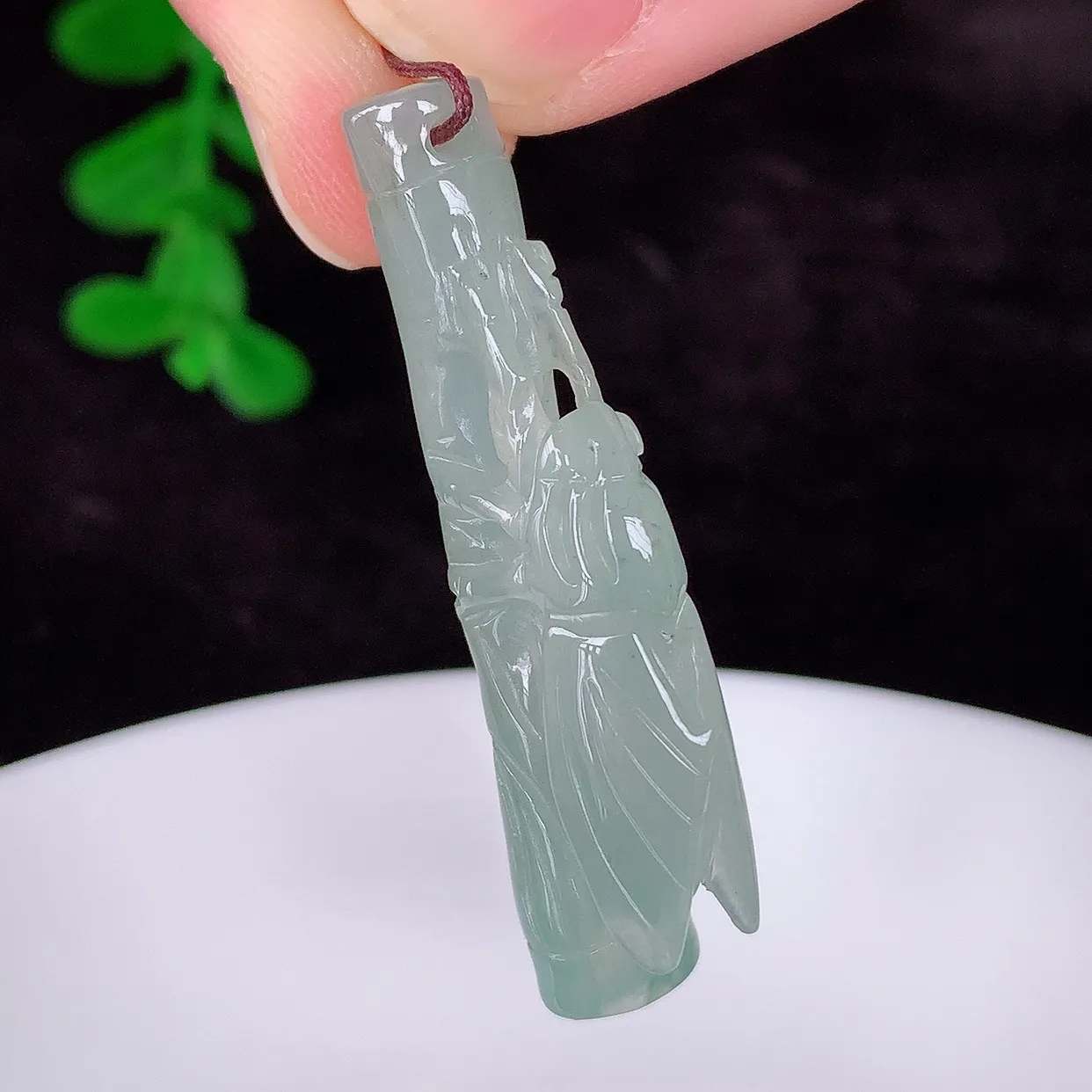 自然光实拍，冰种飘绿节节高竹节玉坠，一鸣惊人，款式时尚大方，竹节寓意好，佩戴事业，学业节节高升！#60.1