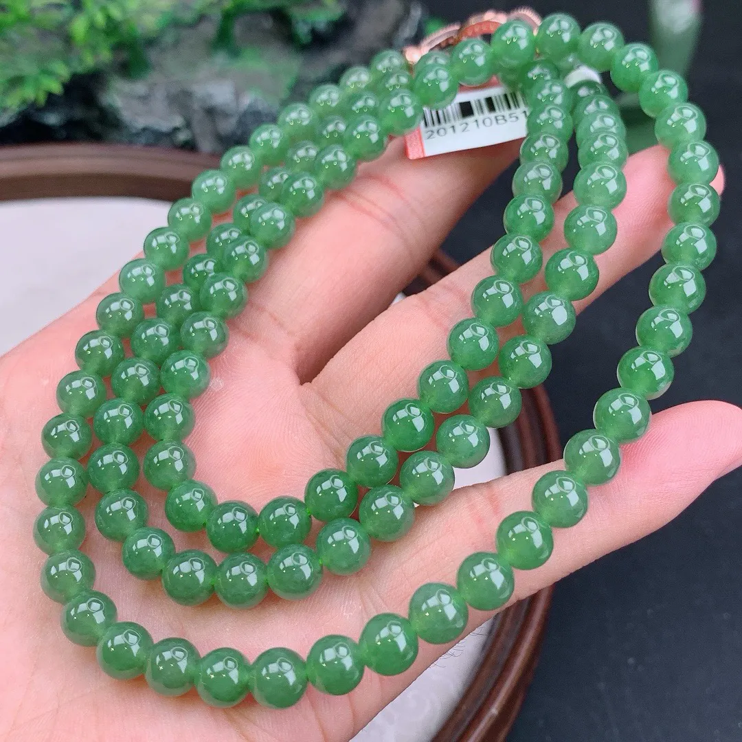 缅甸天然A货翡翠满绿圆珠项链
尺寸6.5mm  重65.00g