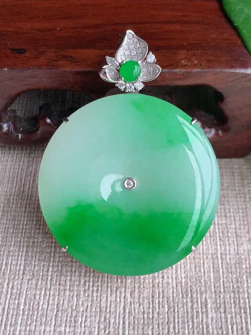 a货翡翠老坑冰种18K金伴钻镶嵌飘阳绿平安扣吊坠 尺寸43×32×9.2mm 重量18.50g 06