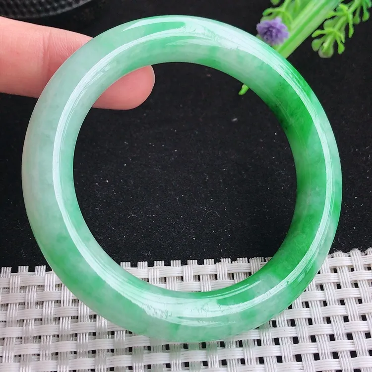 自然光54圈口老坑精美温润飘阳绿圆条手镯翡翠玉镯尺寸54/10.4
