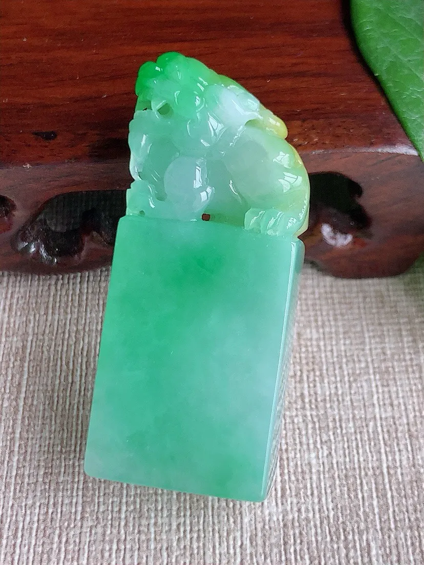 a货翡翠老坑冰种黄加绿双彩招财貔貅印章  尺寸49.3×20.6×12.3mm 重量34.62g 0603