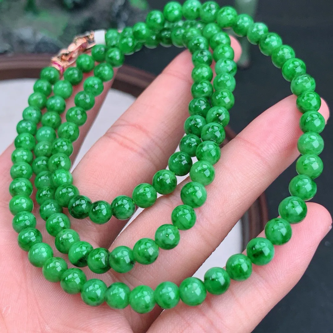 缅甸天然A货翡翠满绿圆珠项链
尺寸6mm  重41.00g